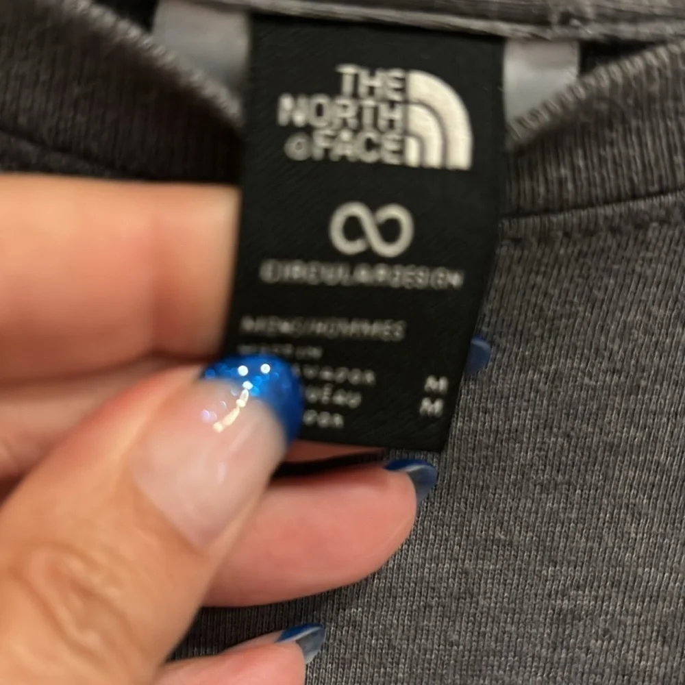 Men’s long sleeve gray North Face shirt - Picture 3 of 3